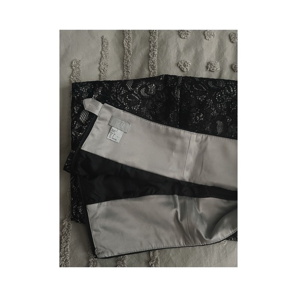 H&M Lace pencil skirt (size 8) - Picture 2 of 2